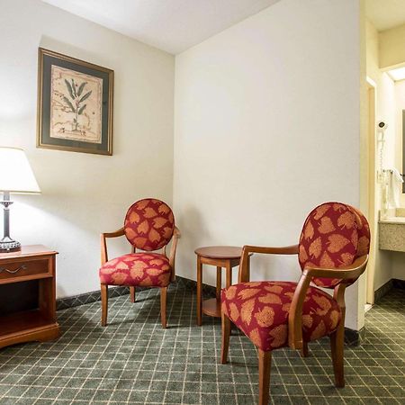 Clarion Inn & Suites Aiken South Экстерьер фото