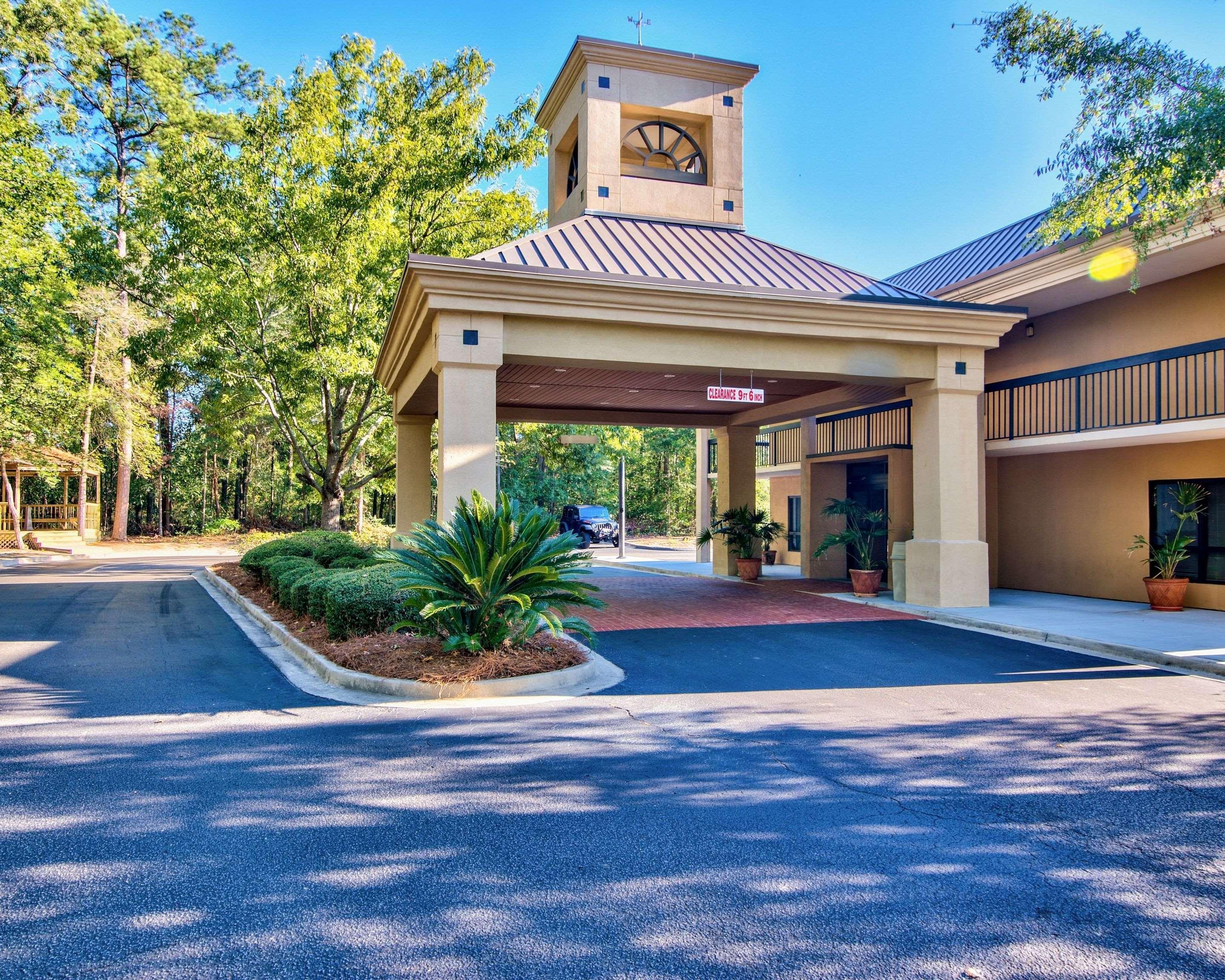 Clarion Inn & Suites Aiken South Экстерьер фото