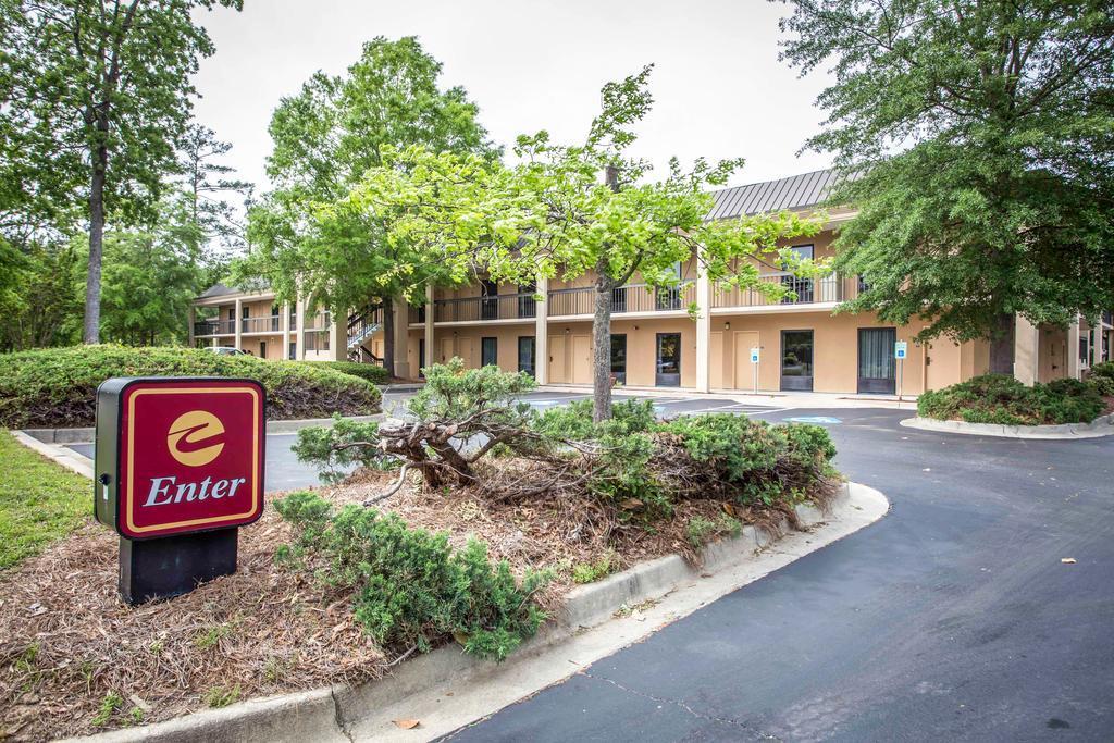 Clarion Inn & Suites Aiken South Экстерьер фото