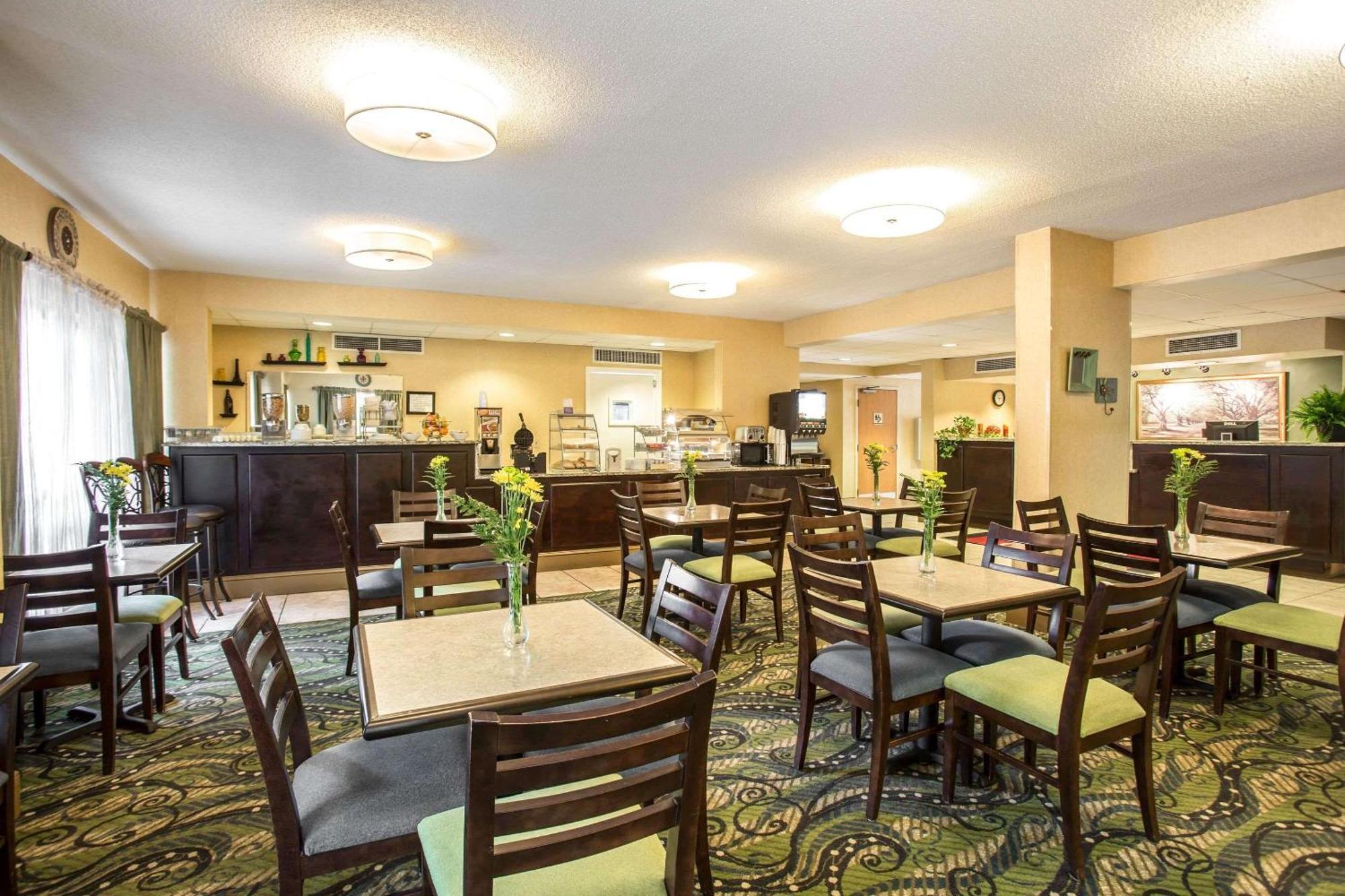 Clarion Inn & Suites Aiken South Экстерьер фото