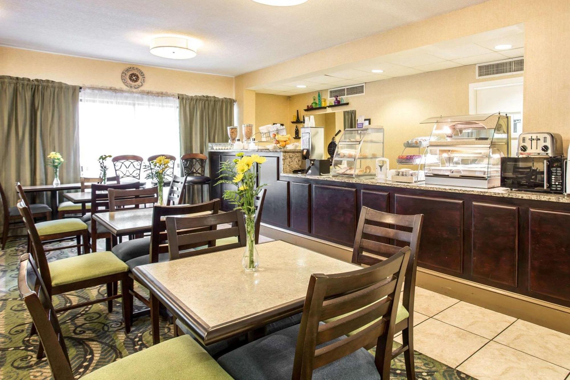 Clarion Inn & Suites Aiken South Экстерьер фото