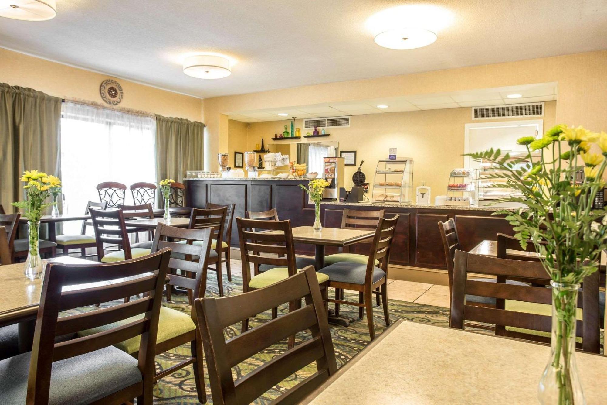 Clarion Inn & Suites Aiken South Экстерьер фото