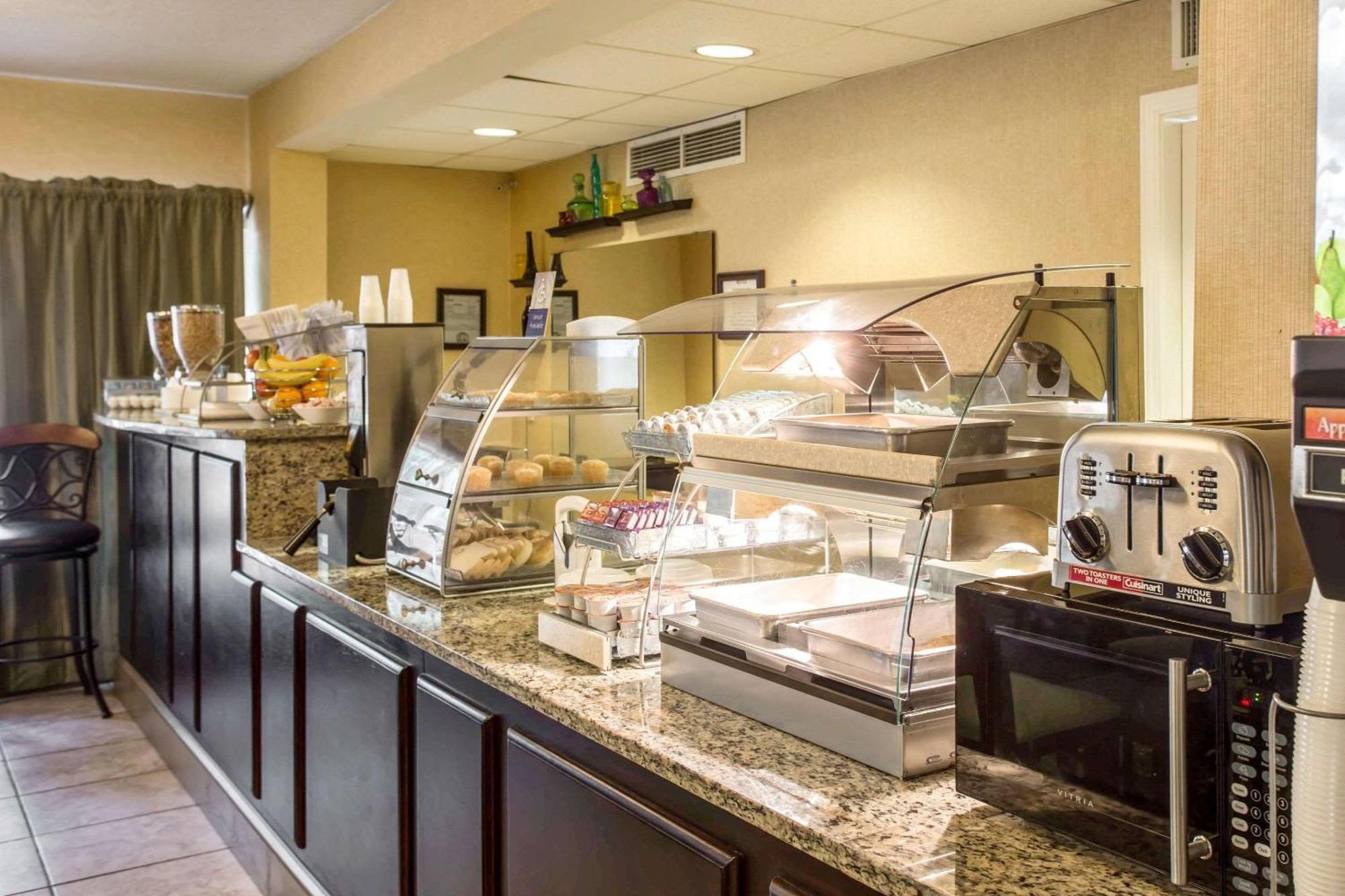 Clarion Inn & Suites Aiken South Экстерьер фото