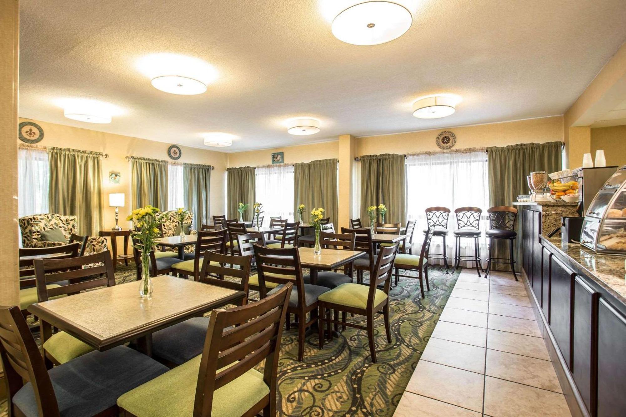 Clarion Inn & Suites Aiken South Экстерьер фото