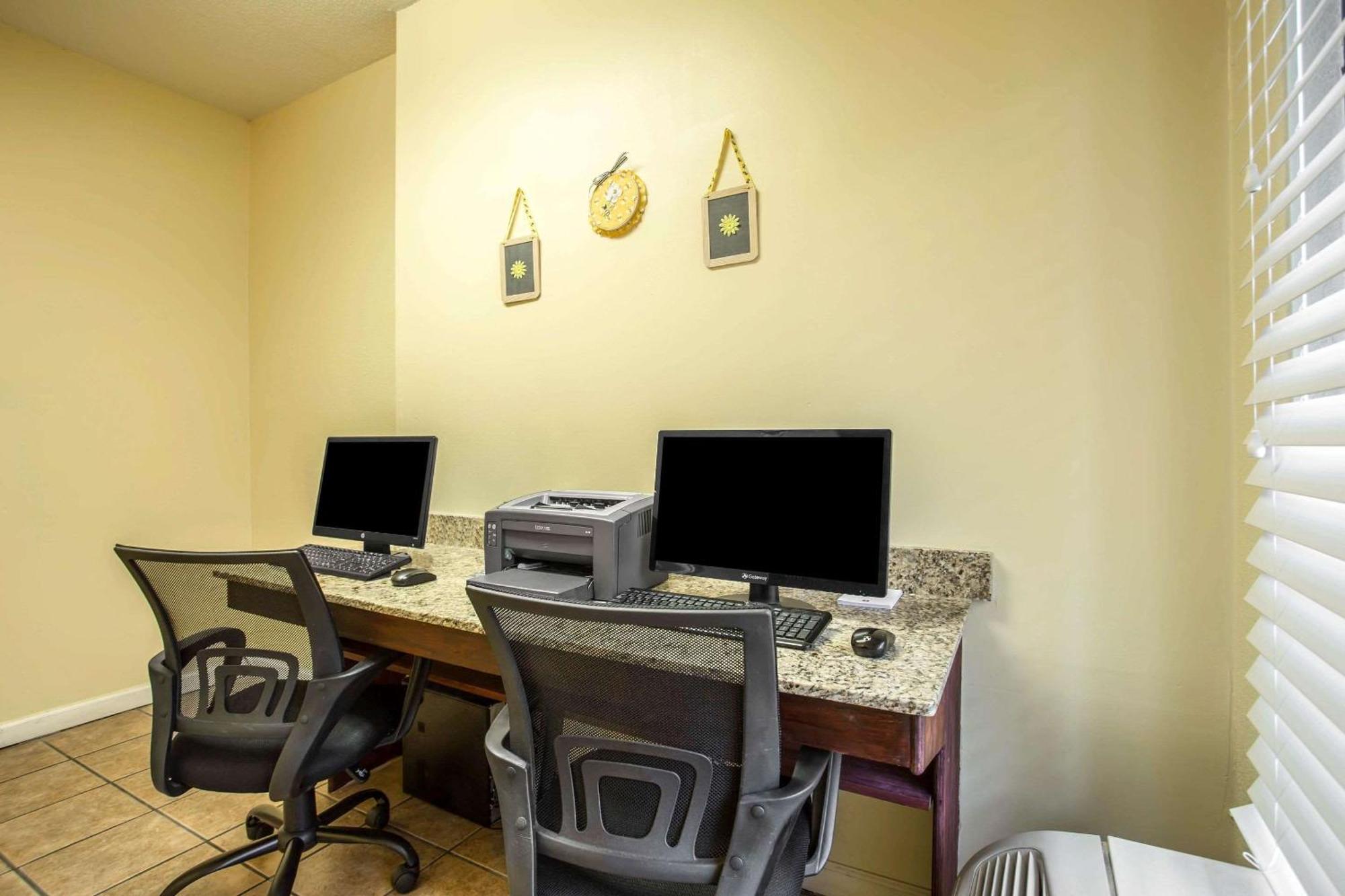 Clarion Inn & Suites Aiken South Экстерьер фото