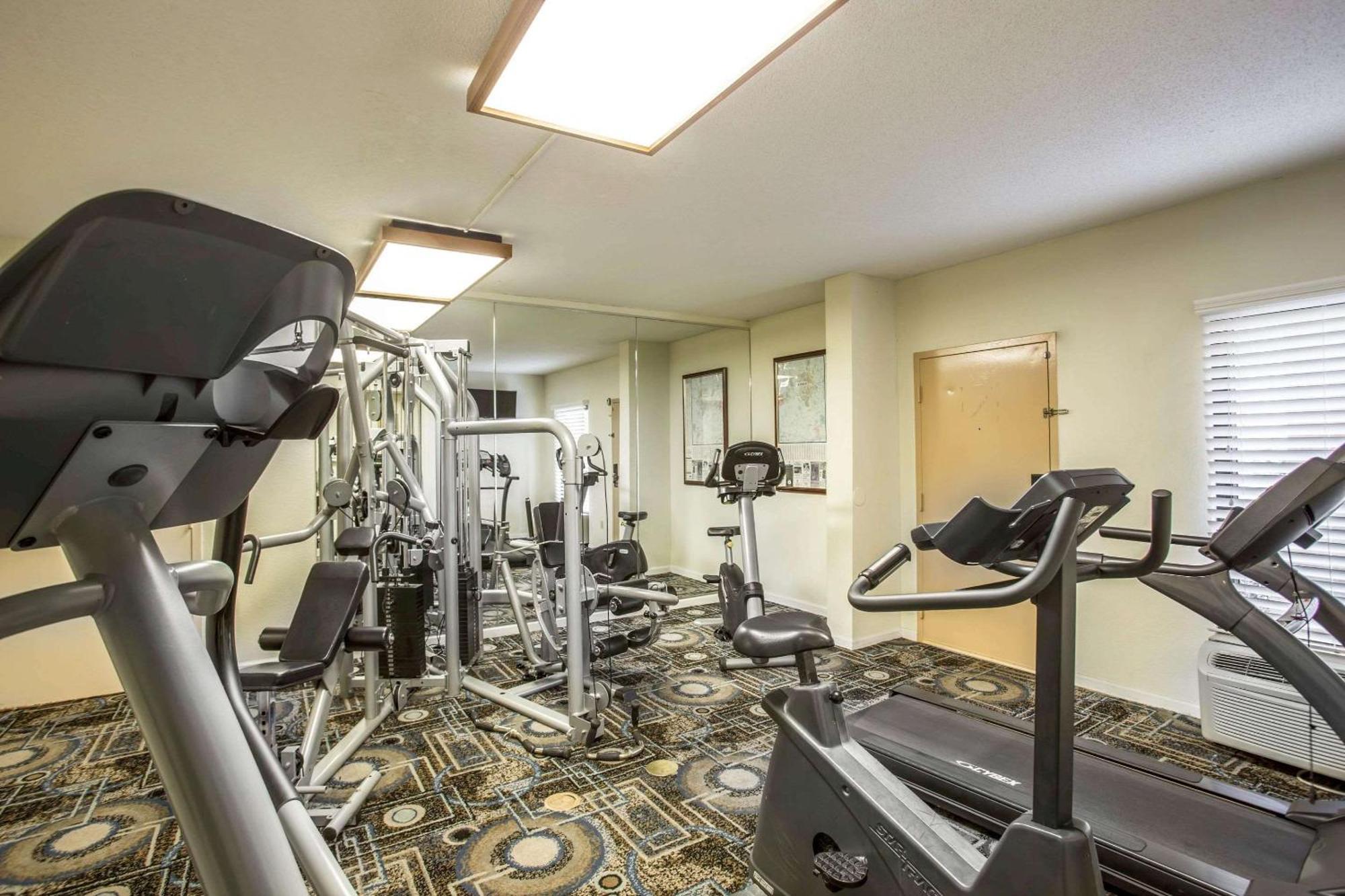 Clarion Inn & Suites Aiken South Экстерьер фото
