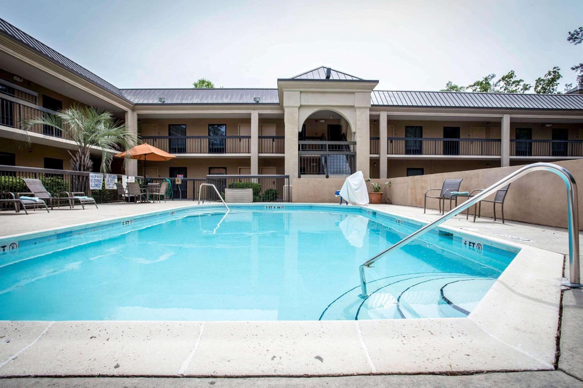 Clarion Inn & Suites Aiken South Экстерьер фото