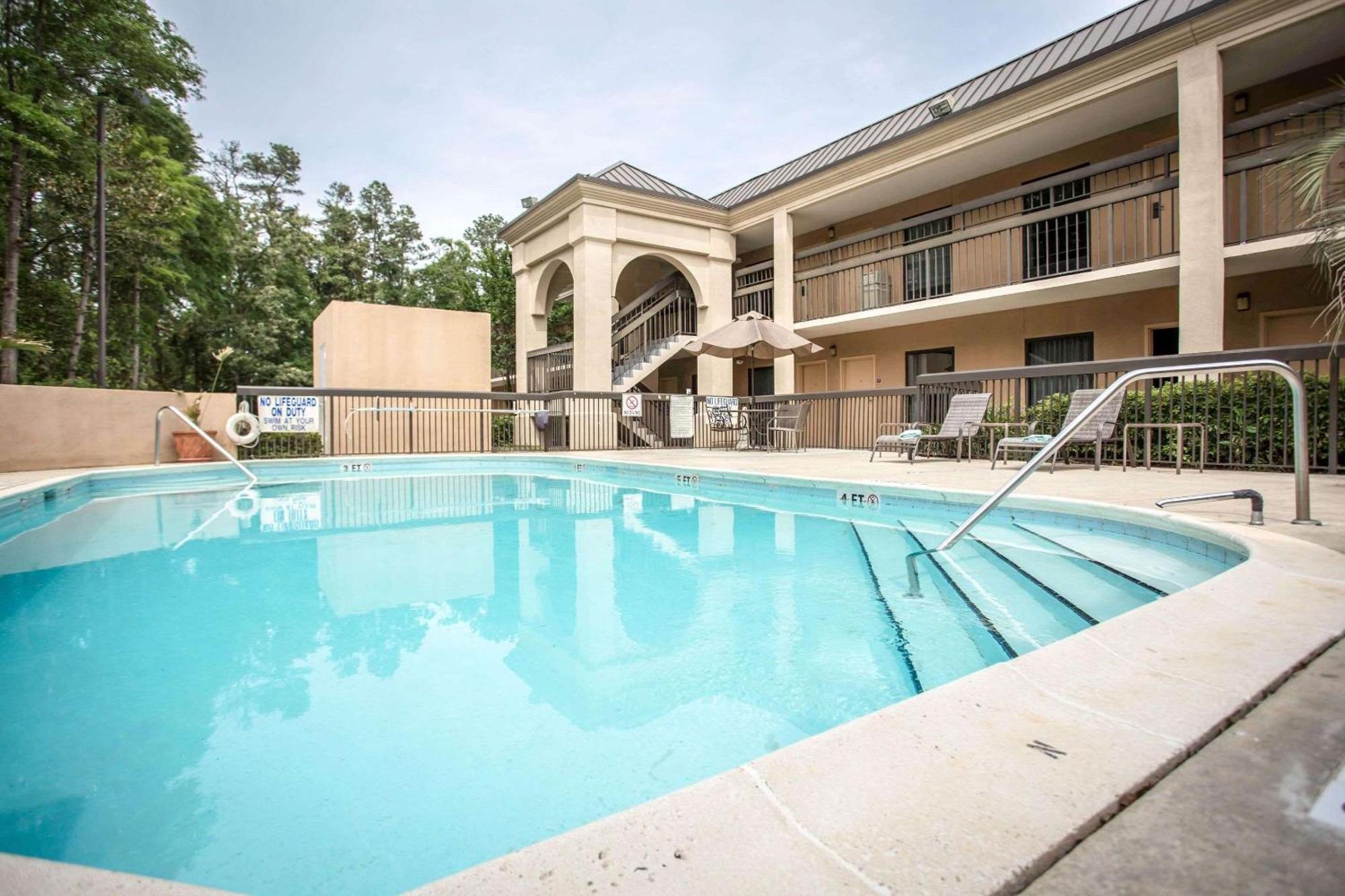 Clarion Inn & Suites Aiken South Экстерьер фото
