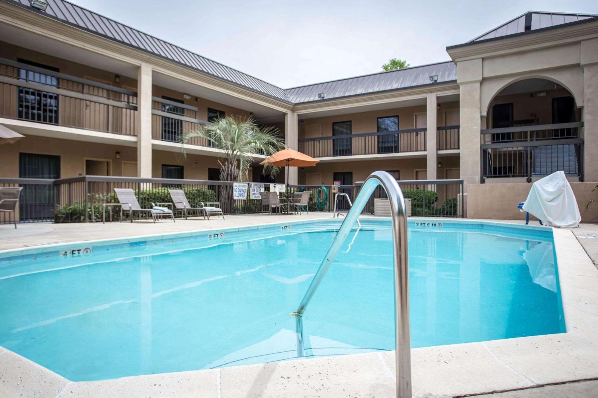 Clarion Inn & Suites Aiken South Экстерьер фото