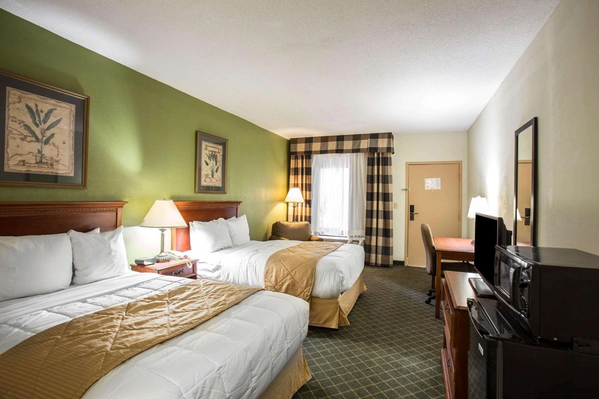 Clarion Inn & Suites Aiken South Экстерьер фото