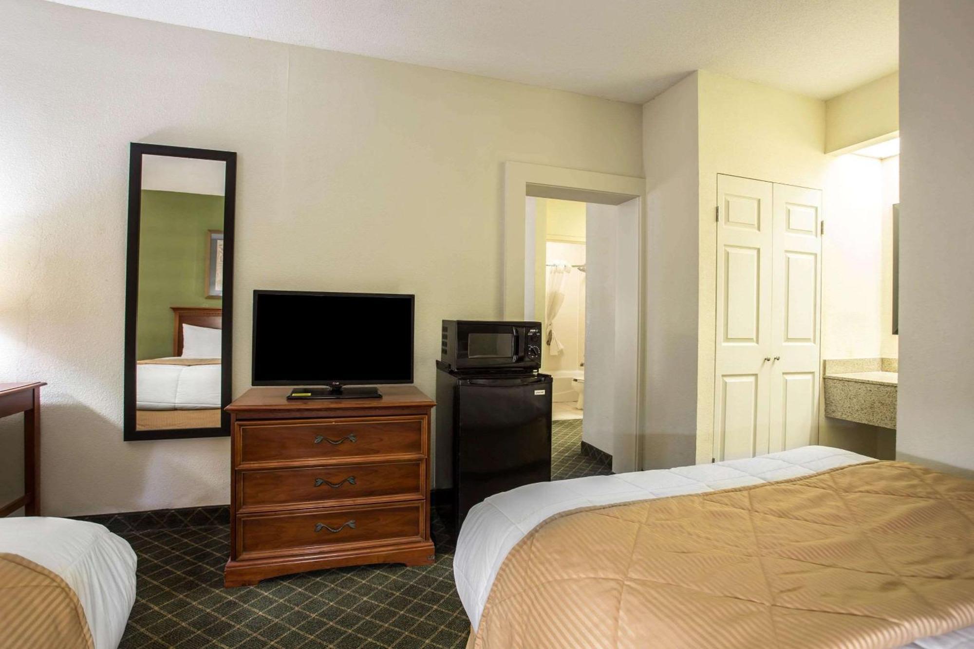 Clarion Inn & Suites Aiken South Экстерьер фото