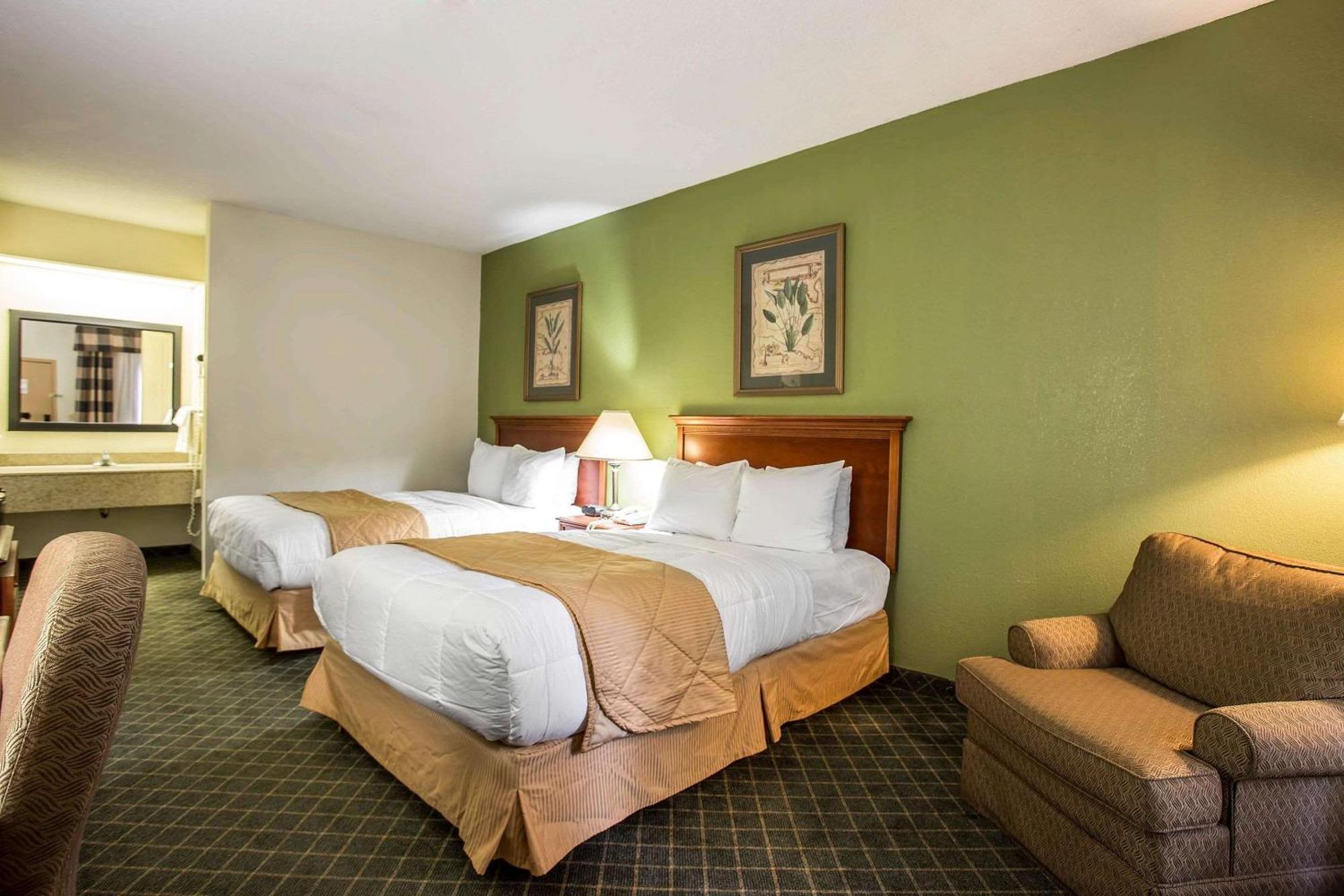 Clarion Inn & Suites Aiken South Экстерьер фото