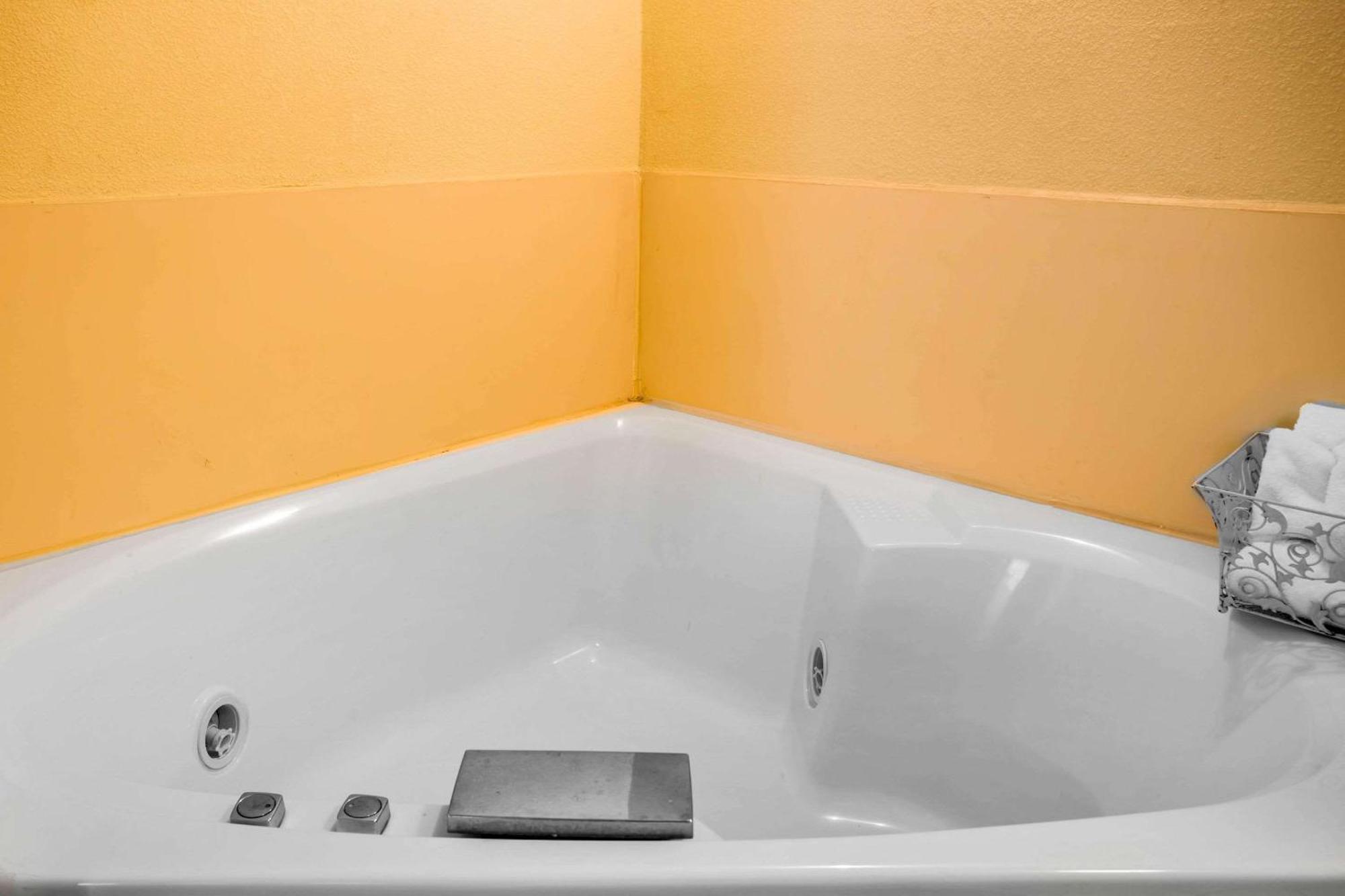 Clarion Inn & Suites Aiken South Экстерьер фото