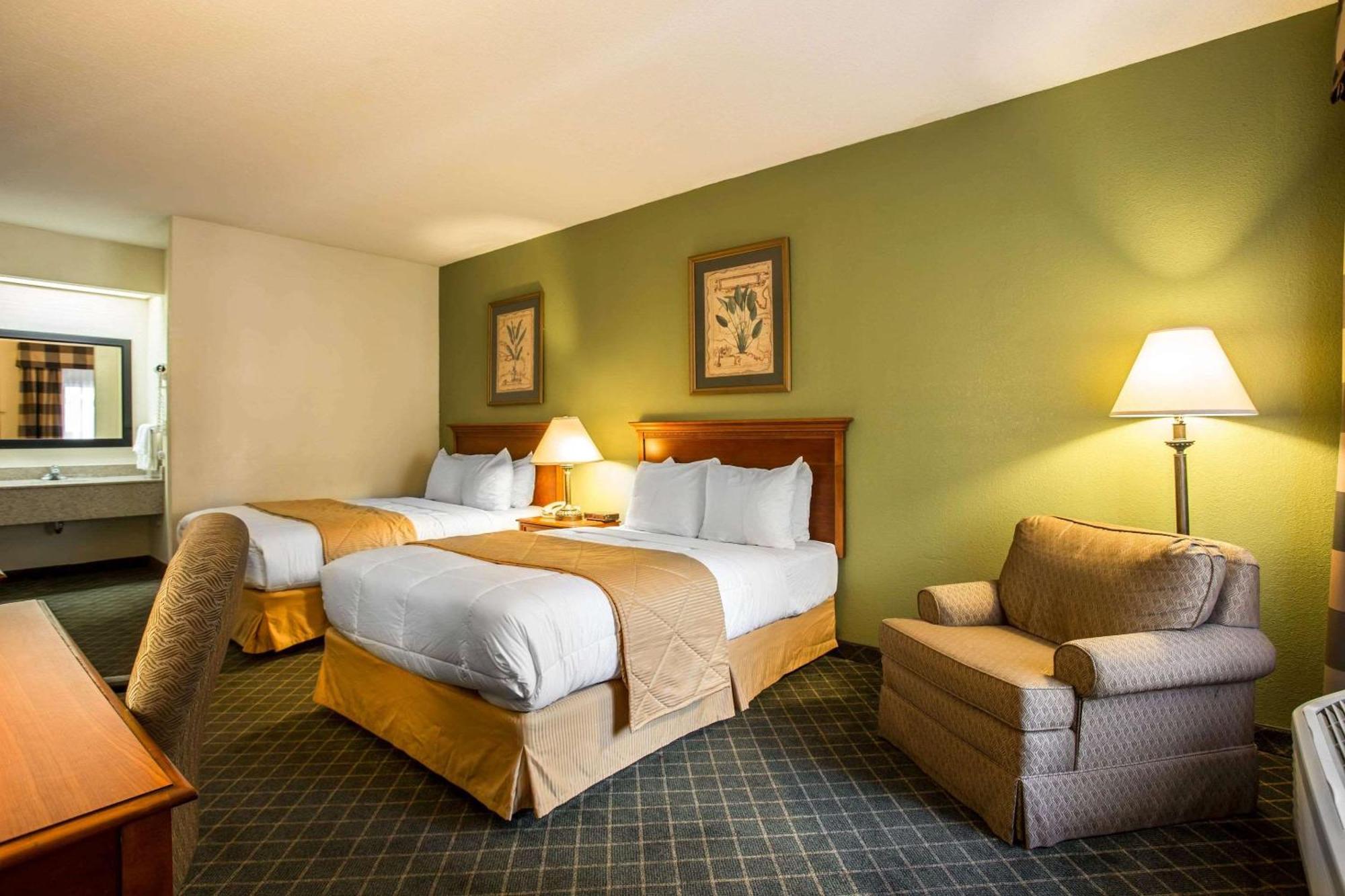 Clarion Inn & Suites Aiken South Экстерьер фото