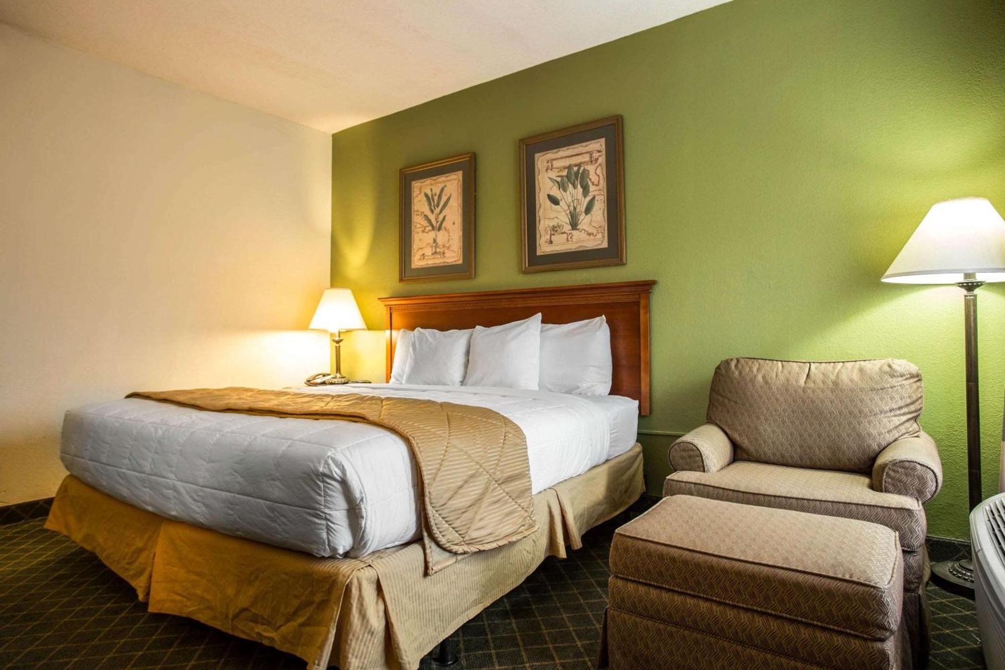 Clarion Inn & Suites Aiken South Экстерьер фото