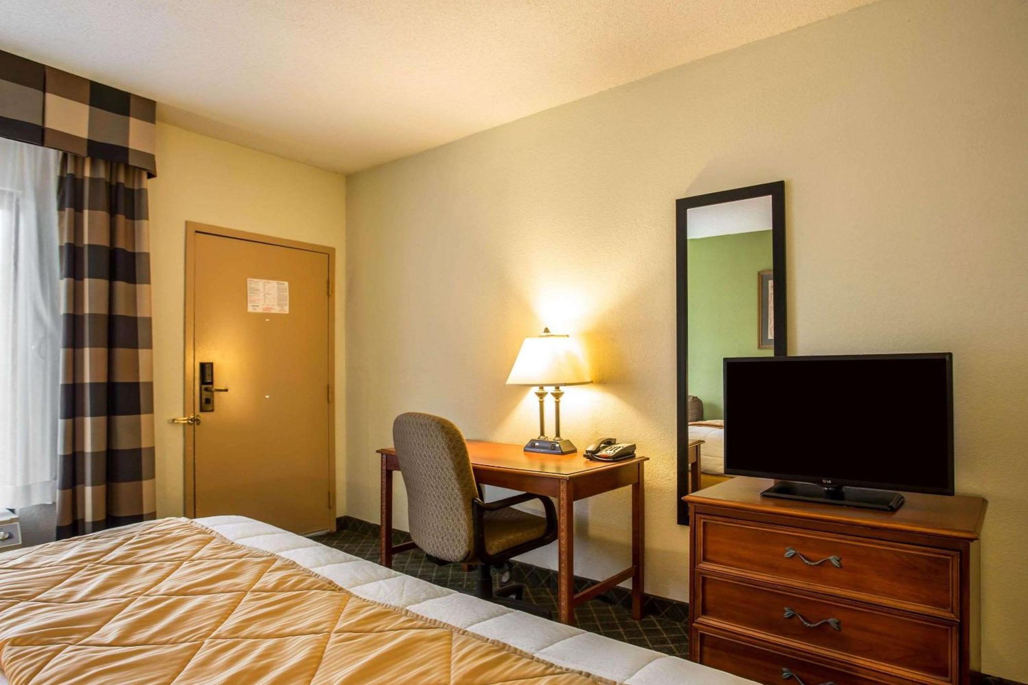 Clarion Inn & Suites Aiken South Экстерьер фото