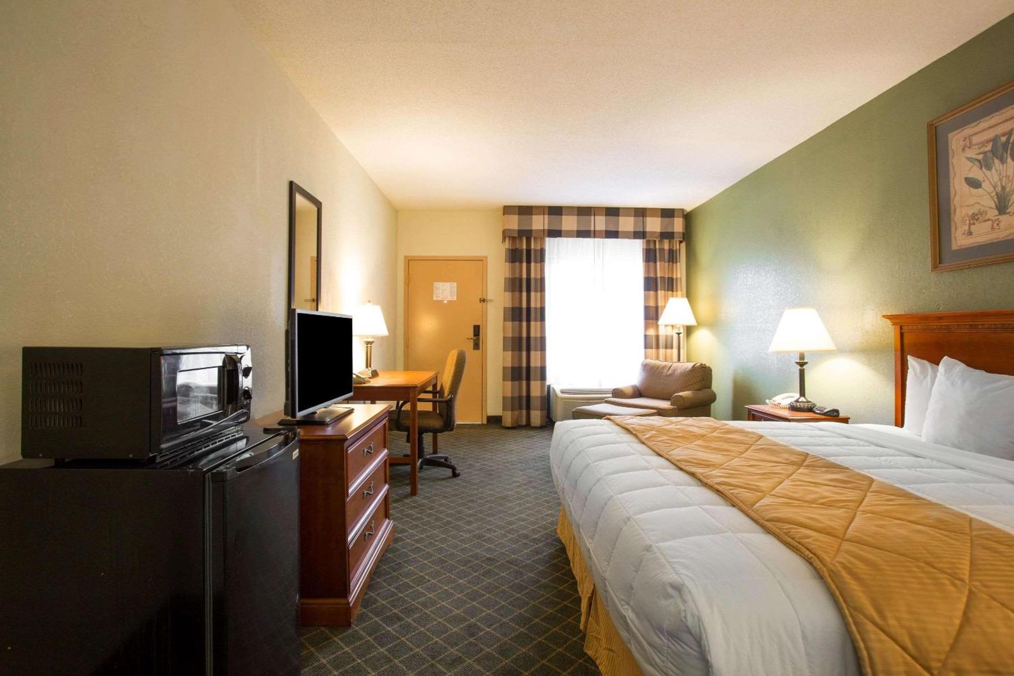 Clarion Inn & Suites Aiken South Экстерьер фото