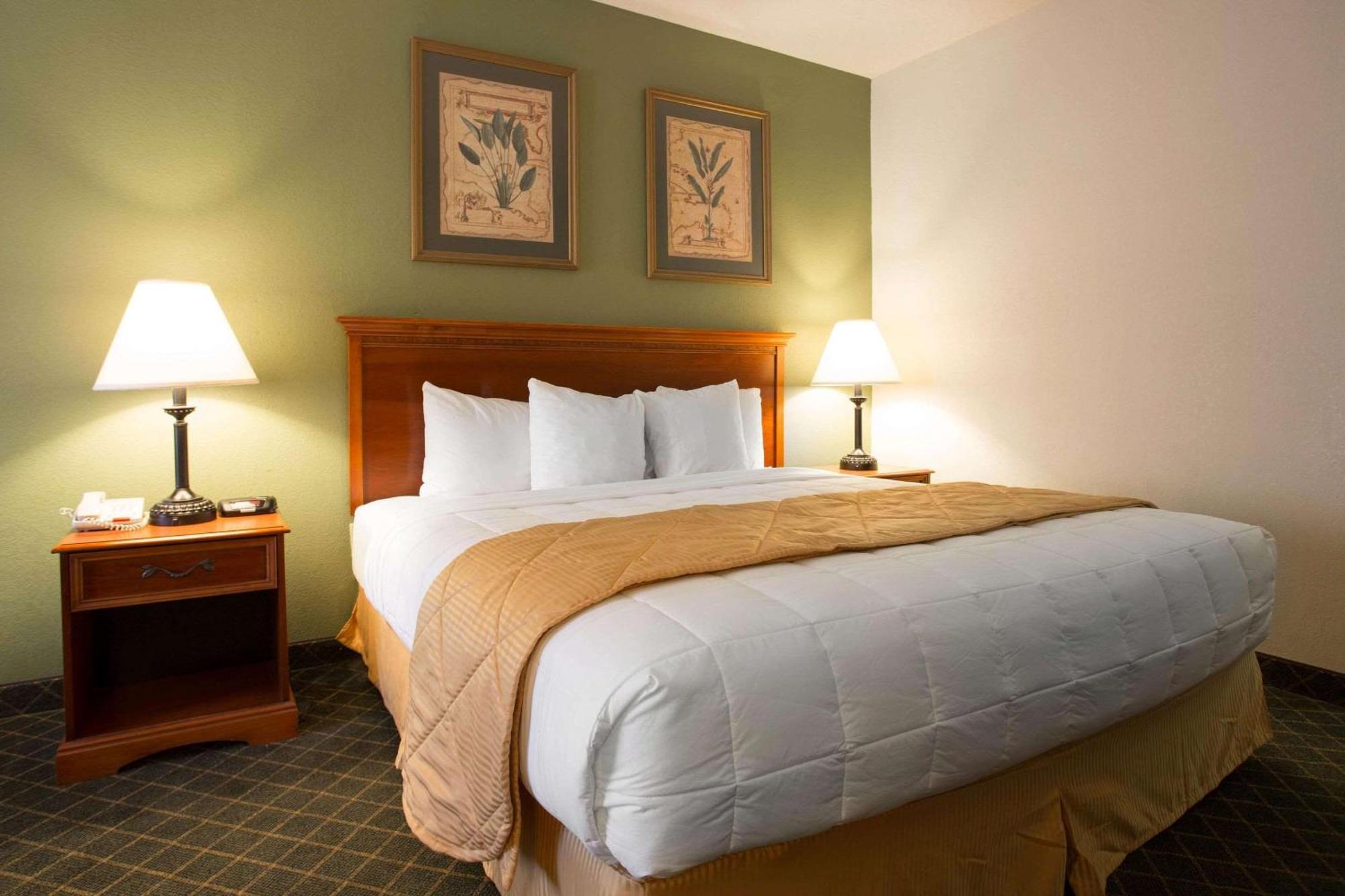 Clarion Inn & Suites Aiken South Экстерьер фото