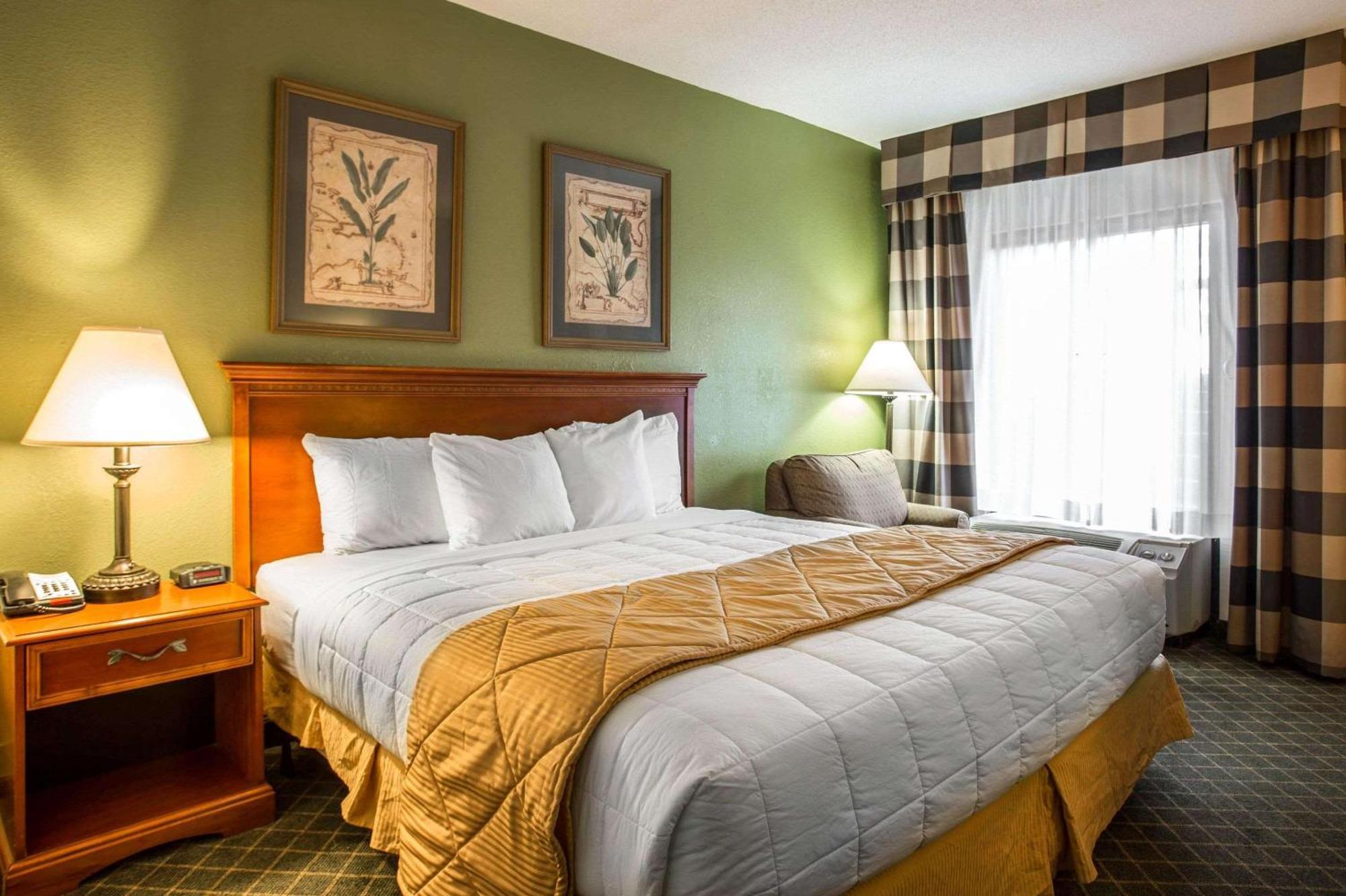 Clarion Inn & Suites Aiken South Экстерьер фото