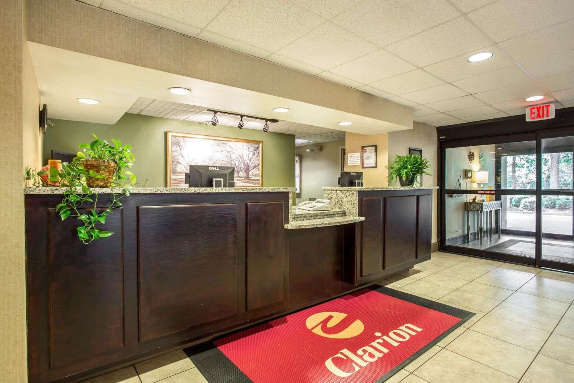 Clarion Inn & Suites Aiken South Экстерьер фото