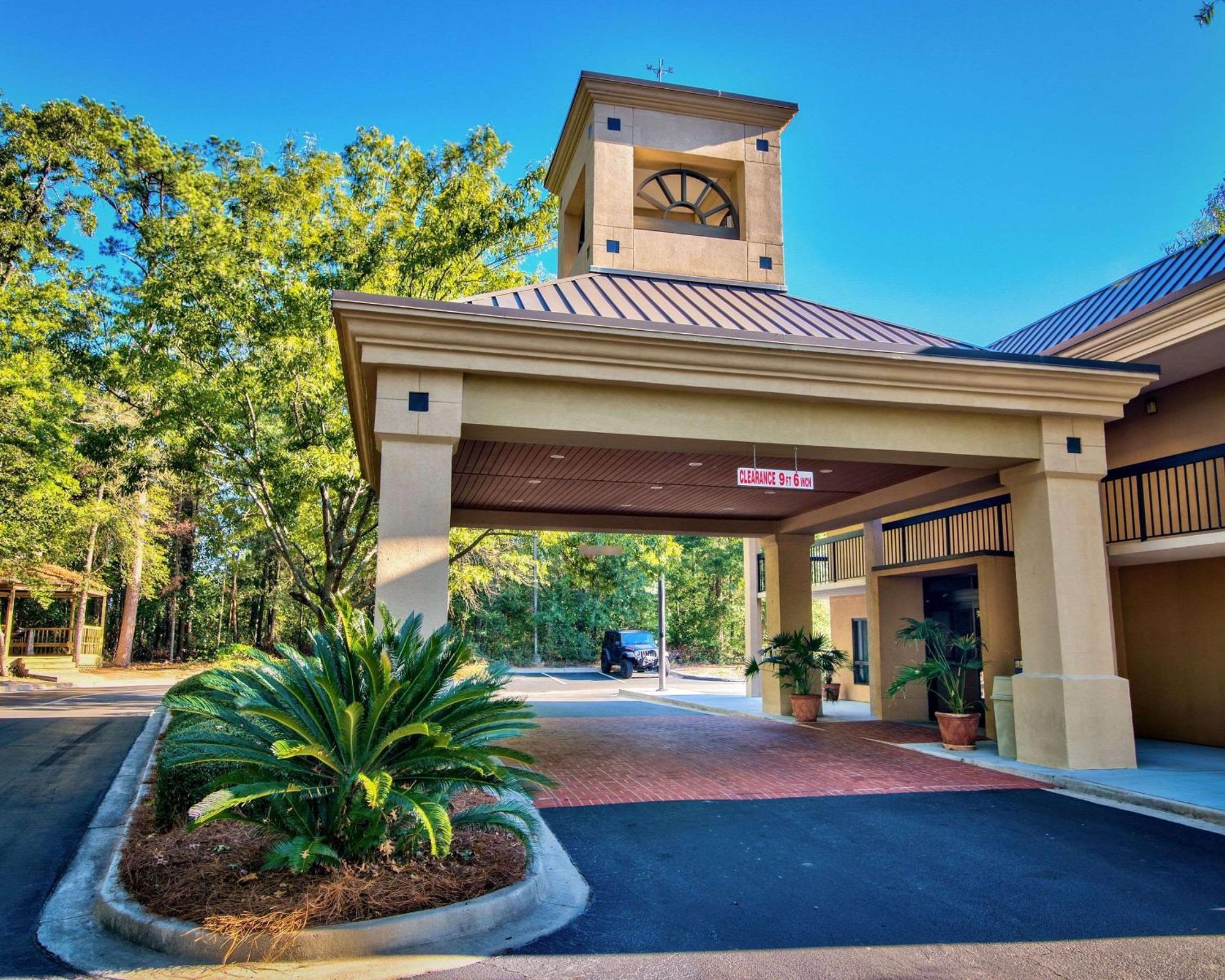 Clarion Inn & Suites Aiken South Экстерьер фото