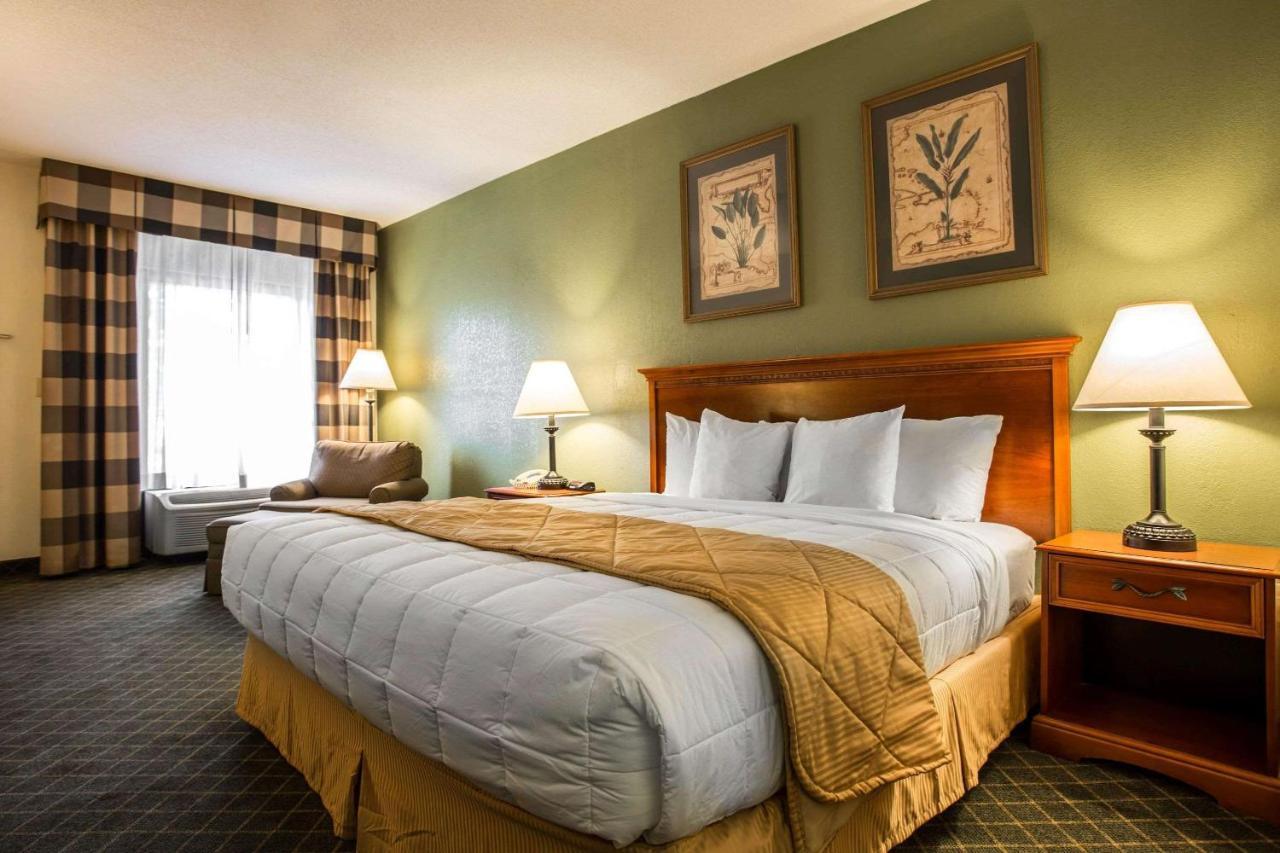 Clarion Inn & Suites Aiken South Экстерьер фото