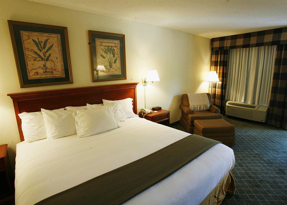 Clarion Inn & Suites Aiken South Номер фото