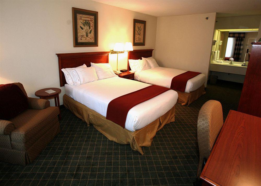 Clarion Inn & Suites Aiken South Номер фото